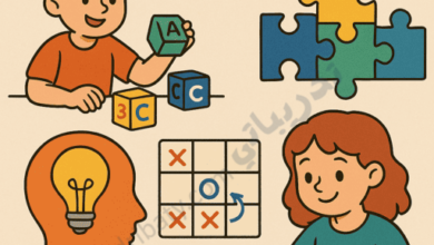 تصميم تعريفي لمقال ألعاب تعليمية لتنمية التفكير ومهارات حل المشكلات، يوضح أنشطة تفاعلية تساعد الطلاب على التفكير المنطقي والإبداعي من خلال اللعب.